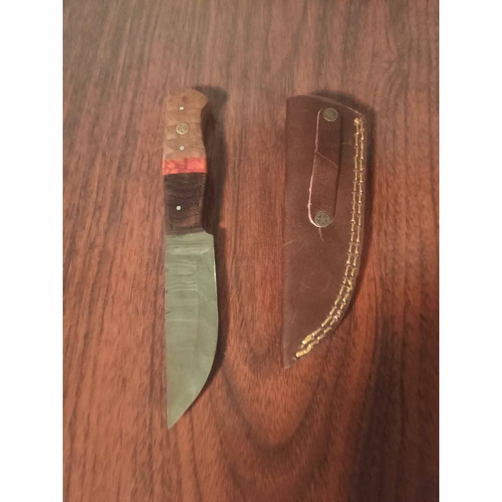 Damascus hunting knife w/two tone laminate wood handles & leather sheath FLAW